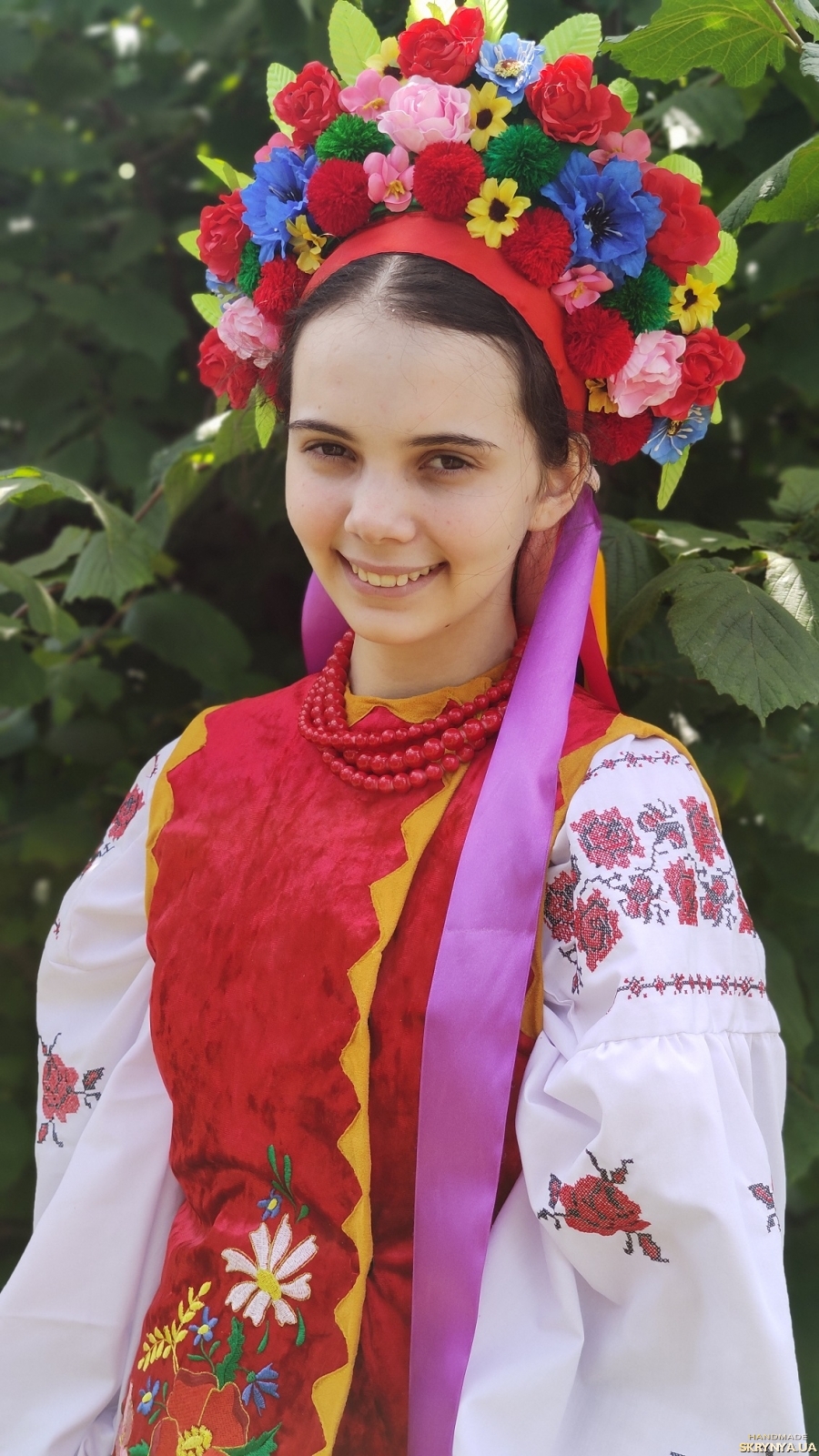 ukraine traditional dress Sunday Best: A well-dressed cat red Size Using of traditional Ukrainian costume